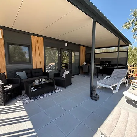 Vakantiehuis Mobilhome Tkon